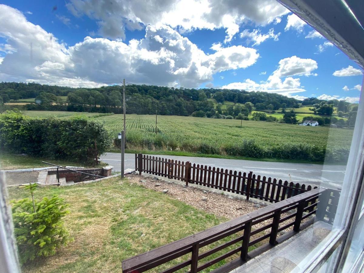 Robyns Nest, Self Catering Cottage Welshpool Exterior photo